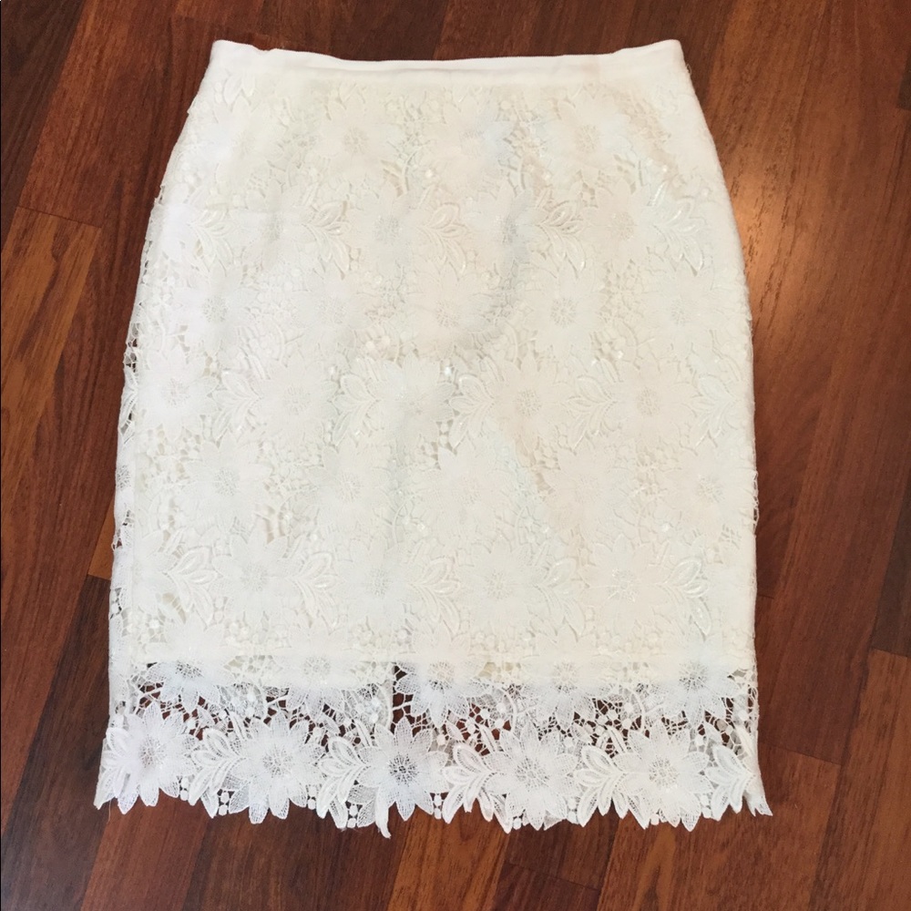 FINAL DAYS- Lovely White Lace WHBM Pencil Skirt
